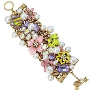 NWT Betsey Johnson Floral Charm Bracelet with Pearls and Crystals